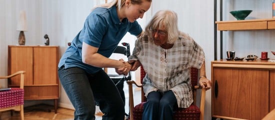 Sanitaire, social et médico-social : subvention pour prévenir les risques ergonomiques